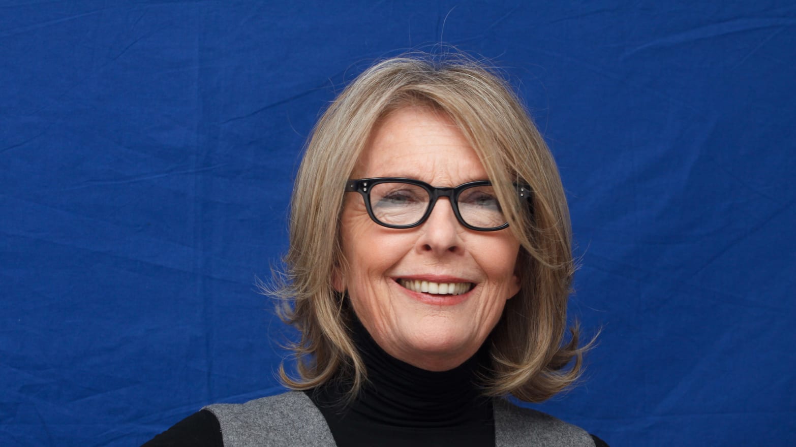 Seu nome é Diane Hall, natural de Los Angeles, Califórnia, EUA, nasceu no dia 05 de Janeiro de 1946 e ficou conhecida no cinema como Diane Keaton.