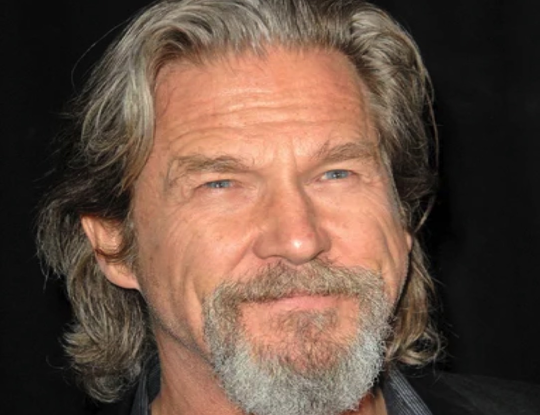 Jeff Bridges, filho de pai de estrela de cinema e TV Lloyd Bridges e mãe atriz e escritora Dorothy. Ele nasceu em Los Angeles no dia 04 de dezembro de 1949, ele entrou no mundo de Hollywood.