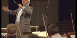 O compositor Elmer Bernstein, uma grande legenda de Hollywood no campo das trilhas sonoras. 