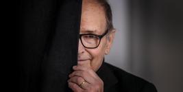  Il Maestro Ennio Morricone que esbanjou talento ao compor tangos para várias produções. A primeira vez que Morricone compôs um tango foi na estreia da diretora Lina Wertmuller em 1963 através do filme I BASILISCHI onde ele nos apresenta um expressivo e sensual  “Tangone” em estilo mambo rumba. 