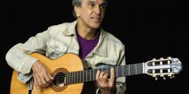 Caetano Veloso canta 'A voz da Amada' na trilha sonora do filme O Quatrilho.