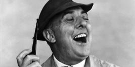 Se Jacques Tati tivesse nascido nos Estados Unidos, seguramente os americanos o transformariam no principal concorrente de Carlitos.  Um dos maiores méritos conquistados por Jacques Tati foi de conseguir elevar o gênero comédia ao patamar de arte.