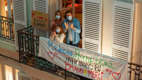 MAIS QUE AMIGOS:VIZINHOS, o filme para quem não acredita que a comédia é uma tragédia  virada de cabeça para baixo.