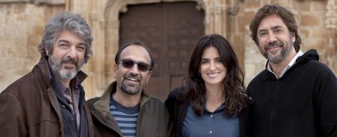 O cineasta iraniano Asghar Farhadi e seu trio de estrelas Ricardo Darín, Penélope Cruz e Javier Barden.