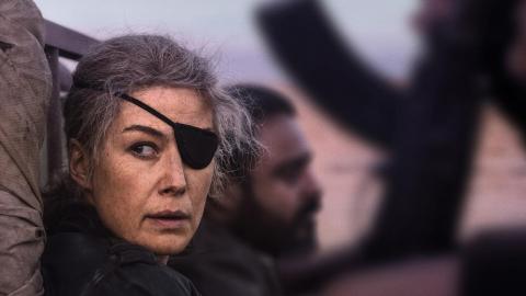 A atriz Rosamund Pike teve um desempenho simplesmente impecável, vivendo a jornalista Marie Colvin, tornando fiel os fatos que marcaram a trajetória daquela profissional. Ao longo do filme, você muitas vezes pode ter a sensação de estar assistindo uma cobertura da CNN, enquanto que não foram muitos os momentos em que seria possível, respirar simplesmente!