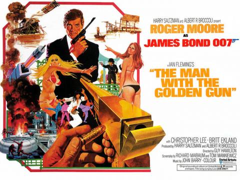 Em 1974 é a vez de 007 CONTRA O HOMEM DA PISTOLA DE OURO com James Bond continuando a ser interpretado por Roger Moore. Está de volta na trilha sonora o compositor John Barry. A canção tema é interpretada por Lulu cujo nome real é Marie McDonald McLaughlin Lawrie, uma atriz escocesa que marcou presença no filme AO MESTRE COM CARINHO em 1967.
