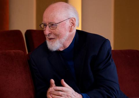 Mas seria importante resgatarmos trabalhos pouco conhecidos, mas que mais uma vez John Williams, dotado de uma sensibilidade extraordinária é capaz de vestir os personagens com acordes mágicos. Um exemplo disso está na produção de 1973 dirigida por Mark Rydell, LICENÇA PARA MAR ATÉ MEIA-NOITE.