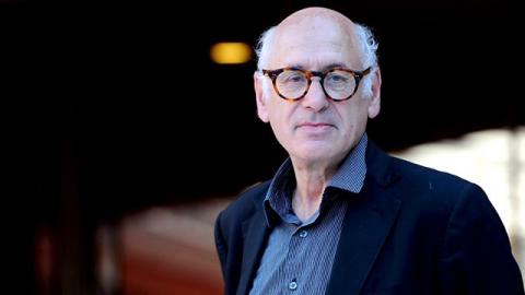 Michael Nyman continua excursionando pelos quatro cantos do mundo com sua banda minimalista difundindo suas músicas, principalmente as trilhas sonoras como COZINHEIRO, O LADRÃO, A MULHER E O AMANTE, AFOGANDO EM NÚMEROS, O LIVRO DE PRÓSPERO, O PIANO e muitas outras. Neste dia 29 de março Michael Nyman e sua banda se apresentam na Praça Museo em Nápoles na Itália.
