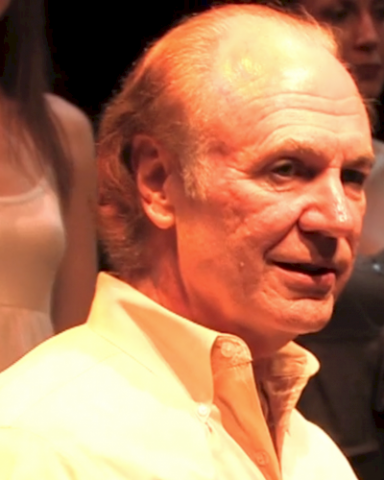 John Addison nasceu na localidade de Cobham, Surrey, Inglaterra no dia 16 de março de 1920 e faleceu no dia 07 de dezembro de 1998 e sua lembrança eternizada através das suas composições.