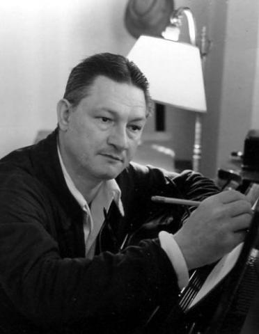 Quanto ao Oscar o compositor Victor Young foi o campeão de indicações, quando de forma consecutiva, respectivamente 1941 e 1942 ele concorreu com quatro indicações. Ao todo obteve 20 indicações ao prêmio. No entanto, conquistou apenas um Oscar pela trilha sonora do filme A VOLTA AO MUNDO EM 80 DIAS, que foi entregue postumamente pela primeira vez pela Academia em 1957, já que ele faleceu três meses antes.