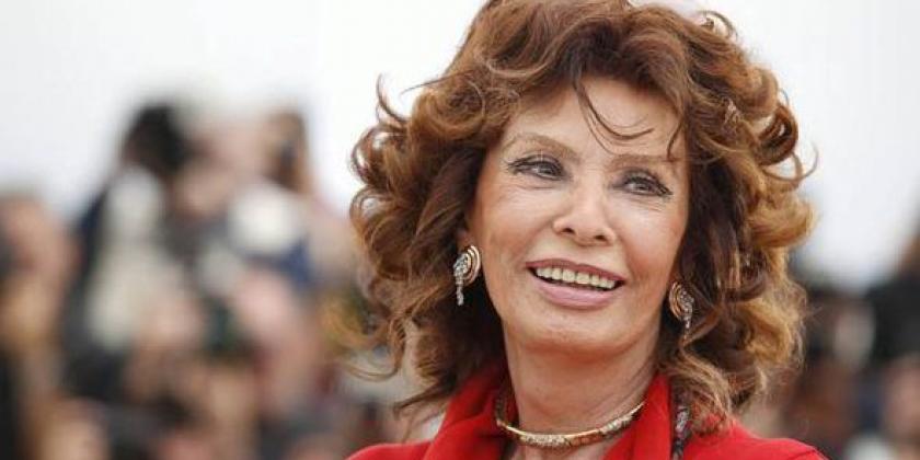 Sophia Vilani Scicolone  ou simplesmente Sophia Loren, nasceu em Roma no dia 20 de setembro de 1934. Portanto, por ocasião do seu aniversário vamos homenagear esta que sempre foi considerada como uma musa do cinema italiano. 