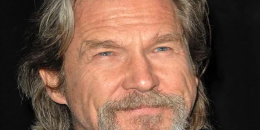 Jeff Bridges, filho de pai de estrela de cinema e TV Lloyd Bridges e mãe atriz e escritora Dorothy. Ele nasceu em Los Angeles no dia 04 de dezembro de 1949, ele entrou no mundo de Hollywood.