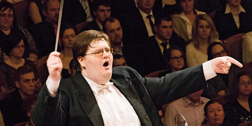 Maestro George Korynta  conduzindo a Orquestra de Cinema de Praga foi fundada em 2004.