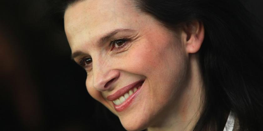 Diante das câmeras do cinema Juliette Binoche já viveu mais de 70 papeis, muitos desafiadores e que contribuíram para solidificar sua imagem de grande atriz do cinema francês. Também tem alternado atuações nos palcos dos teatros onde recentemente apareceu na peça grega ANTÍGONA. Oscar de melhor atriz em 1997 pelo deu desempenho em O PACIENTE INGLÊS, na galeria de prêmio já são quase quatro dezenas.